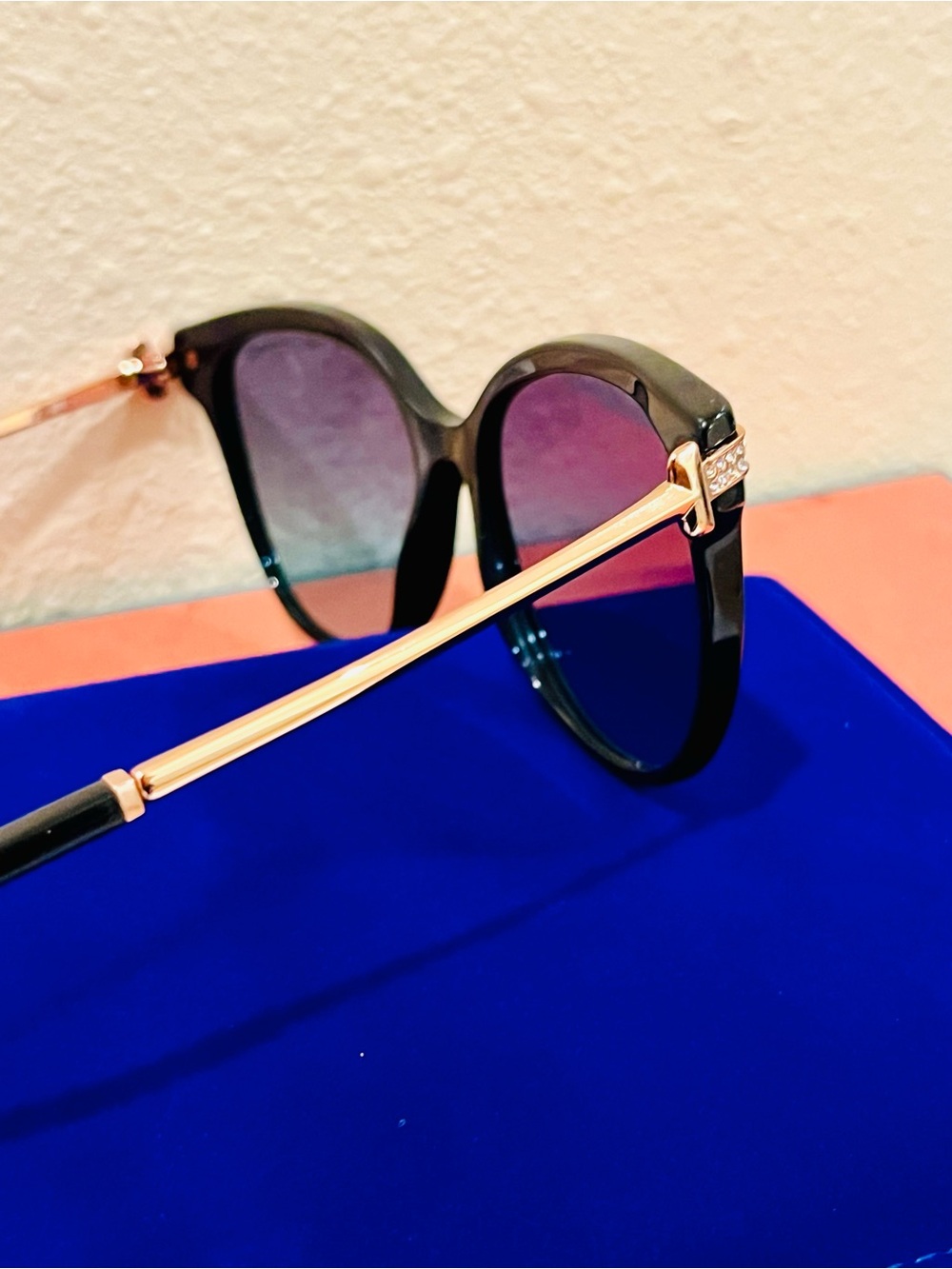 Tiffany & Co. Black Cat-Eye Sunglasses no scratches in great condition - Picture 4 of 12